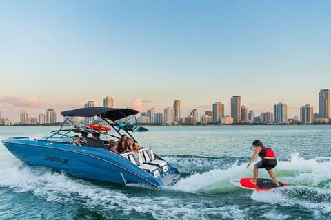 Wakeboarding i Miami 3 til 6 timers Miami Bådudlejning