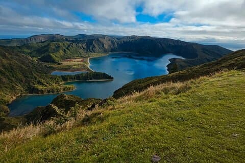 Der Zauber der Lagunen ganztägig: Lagoa do Fogo und Sete Cidades