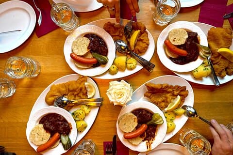 Wien guidet mat tur med 7 mat smaksprøver og en hemmelig tallerken