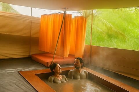 Ayurvedische Naturtherapien Sauna und Schlammbad in Arambol Goa