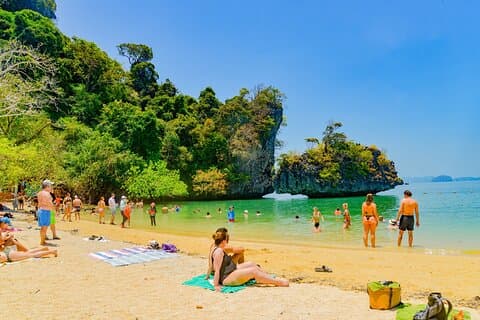 Excursão de dia de catamarã Premium das Ilhas Hong com almoço a partir de Krabi