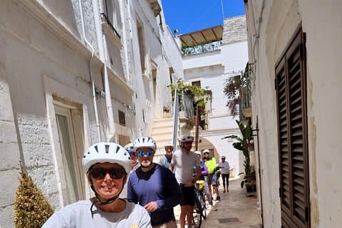 Smart & nem ebike-tur i Itria-dalen: Martina Franca - Locorotondo