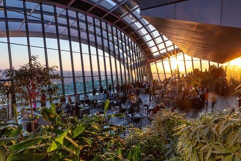 Entrada Sky Garden + 2 platos de desayuno en el restaurante Larch