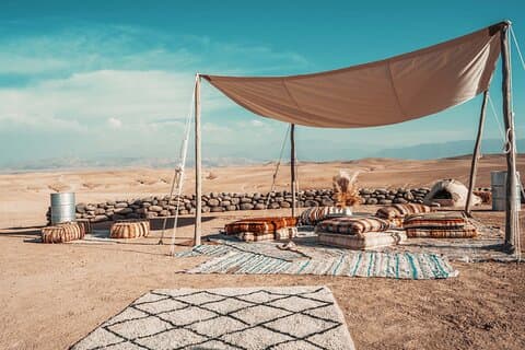 Dagstur til Agafay Desert Frokost, middag og natfest