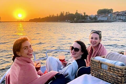 Port Private Douro Cruise : 6 Bridges, Sunset, Wine & Snacks