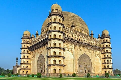 A 4-day tour to Chitradurga/Badami/Aihole/Pattadkal/Bijapur/Hampi