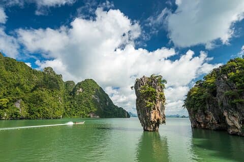 クラビからプレミアムスピードボートで行くジェームズボンド島の旅