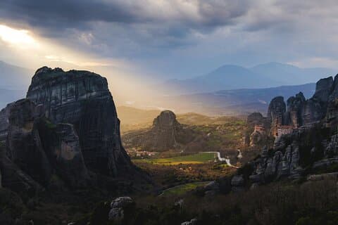 Salonicco a Meteora per un tour privato in auto di lusso di un'intera giornata