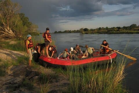 Char d'une demi-journée sur le fleuve Zambèze avec déjeuner et observation de la faune