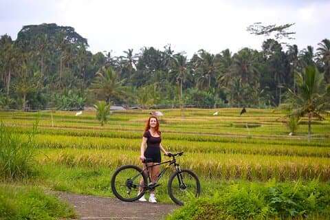 Radfahren durch Bali Village Farm und River Tubing