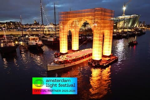 Amsterdam Light Festival : Beheizte Bootsfahrt + Heißgetränke und Happen