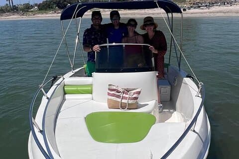 License Free Boat Rental in Syracuse to Explore the Coast