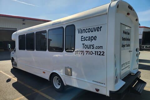Dall'aeroporto di Yvr a Whistler trasferimento privato in navetta per 24 passeggeri