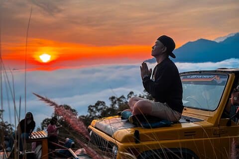 バトゥール火山ジープ日の出&黒い溶岩体験すべて込み