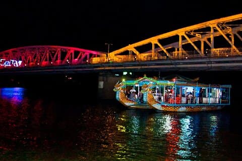 Cykeltur, Street Food, Folkmusik på Parfym River Hue by Night