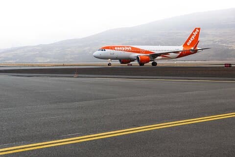 Easy Jet ankomst Akureyri Lufthavn Transfer til Lake Mývatn