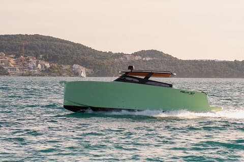 Split Private fuld dag bådtur med Felix 37 Limited Edition
