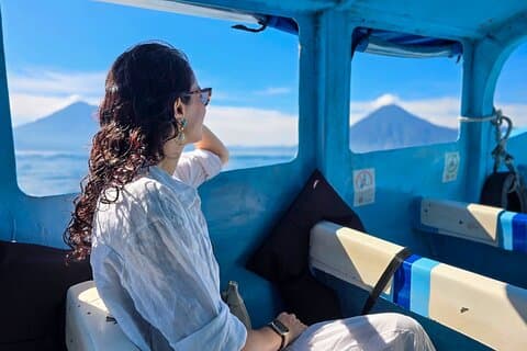 Från Panajachel, upptäck olika städer i Atitlan med båt.