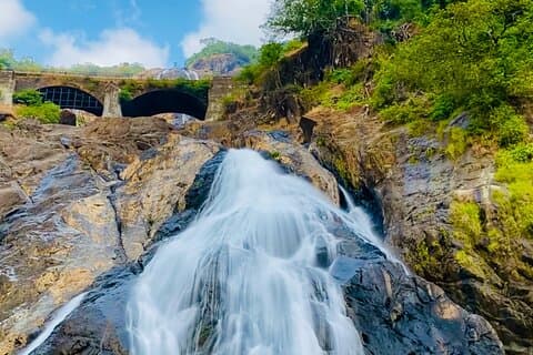 Ga een hele dag mee met Goa Tour : Dudhsagar Watervallen & Spice Planatation