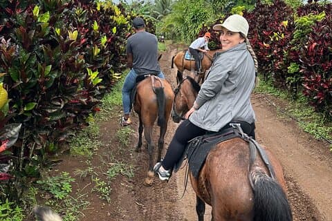 Udflugt og ridning i Rio Celeste