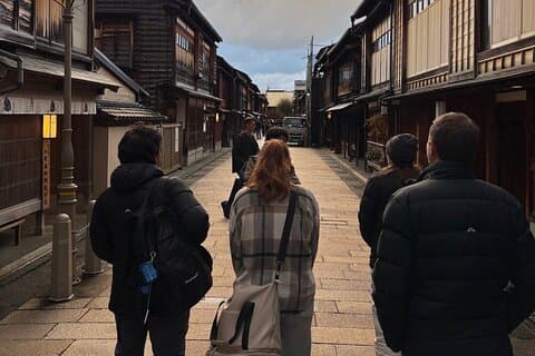 Kanazawa Flavors & Culture Walk : Omicho Market & Geisha District