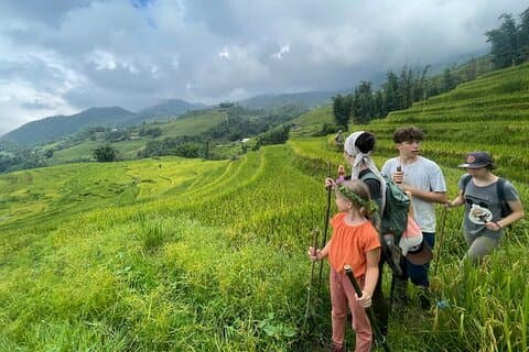 Senderismo de 2 días en Sapa con guía local y alojamiento en casa de familia