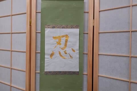 Art calligraphy pendurar rolos em Asakusa