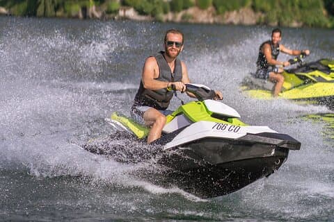 Jetskiën op het Comomeer met een vaarbewijs
