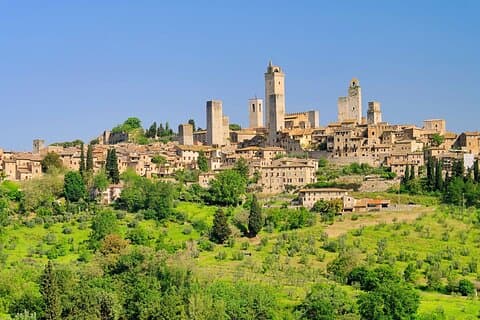 San Gimignano and Winery Experience with Lunch from Livorno