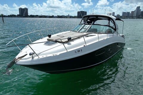 37 Ft Yacht leie for 2 eller 4 timer, Bluetooth, i Miami Bay