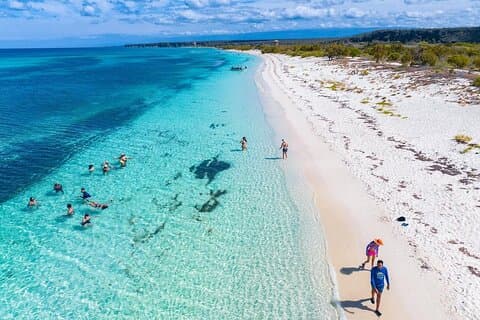 Bahía de las Águilas VIP: Ganzer Tag ins Paradies ab Santo Domingo