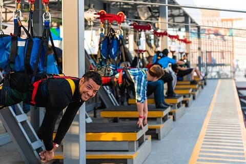 Vlieg met LINQ Zipline op de LINQ Promenade in Las Vegas