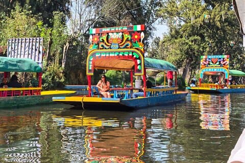 Boottocht in Mexico-Stad en Mezcal Fiesta met eten en drinken