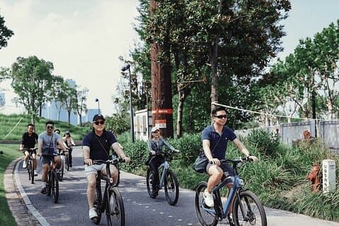 Excursion à vélo d'une demi-journée à Shanghai le long de la rive est de la rivière Huangpu