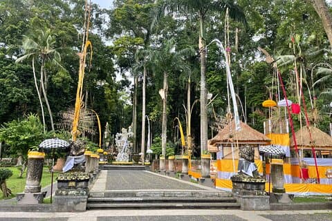 Bali Chauffeur und privates Auto mit Englisch sprechendem Fahrer