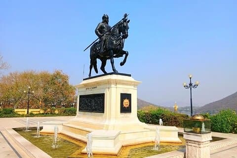 Tour di mezza giornata della città di Udaipur con Tuk Tuk o auto