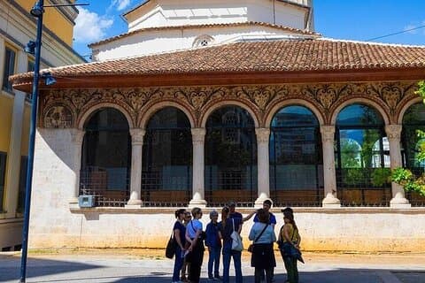 Descubra as maravilhas de Tirana Private Walking Tour com um local