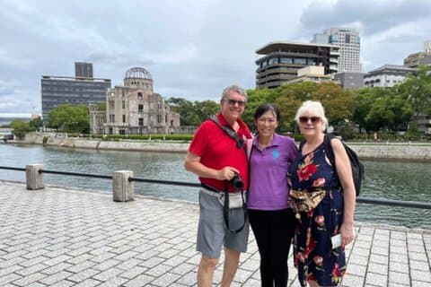 Hiroshima Private Walking Tour com um local