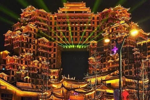 Double-Night Private Tour: Tianmen Mountain & 72 Odd Towers