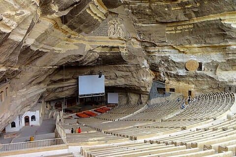 Cave Kirke af Saint Simon og skjulte kirker i gamle Kairo