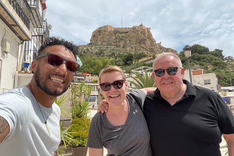 Excursión privada a pie por Alicante con un local