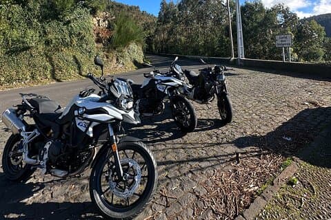 Tour in moto di mezza giornata dell'isola di Madeira Est / Ovest (autoguidato)