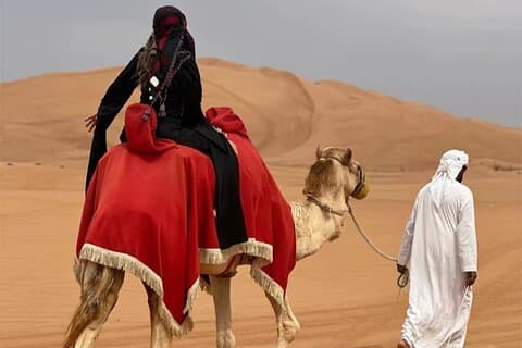 Dubai Morgen Safari Tour, Camel, Falcon & Sand Boarding