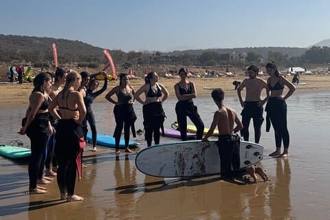 Privat Nybörjare Surflektion i Taghazout med lokal instruktör