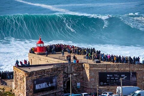 Desde Lisboa: tour de Óbidos y Nazaré: pueblo medieval y olas gigantes