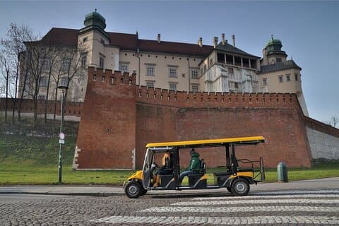 Cracovia: recorrido turístico por el casco antiguo en carrito de golf y visita guiada al castillo de Wawel