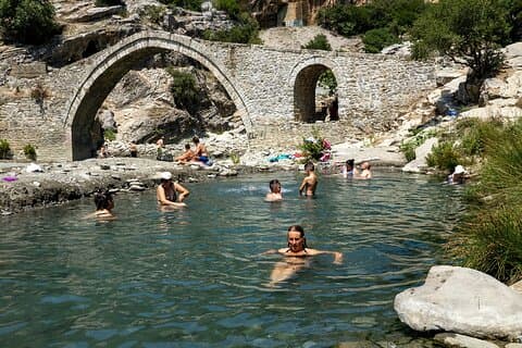 Permet Adventure: pontos turísticos, sabores e piscinas termais
