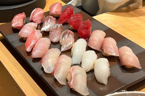 Omakase Sushi och Japanska dolda bar upplevelse