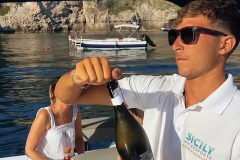 Passeio de barco privado por Letojanni, Taormina e Giardini Naxos