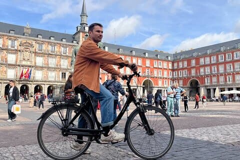 Madrid : ハイライト・バイク・ツアー（Madroño Tasting）